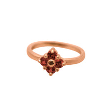Load image into Gallery viewer, Lucky-Clover-Ring-in-Garnet-and-rose-gold
