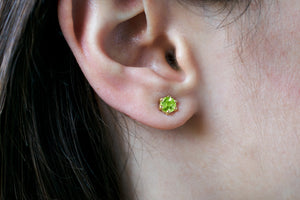 5mm-gold-peridot-stud